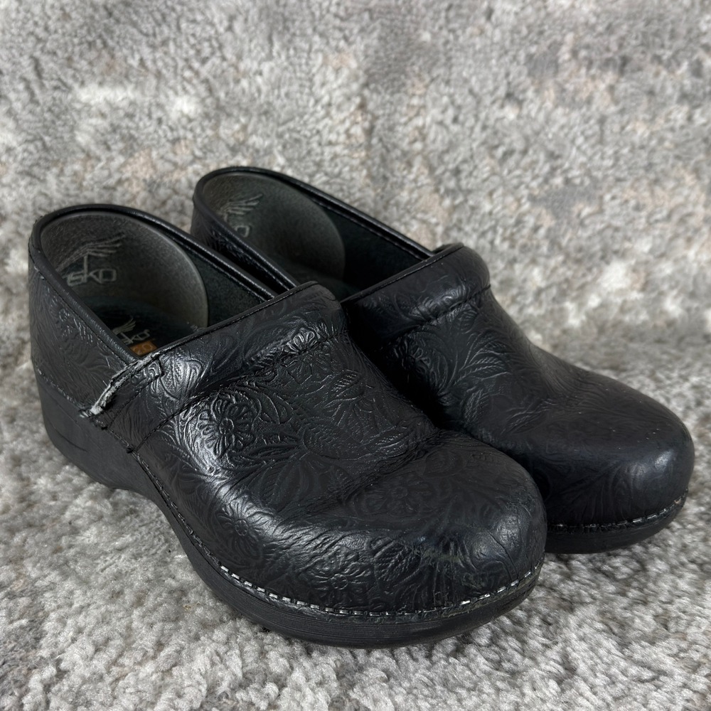 Dansko Size 39 XP 2.0 Tooled Floral Clogs Comfort Professional Shoes Black Women